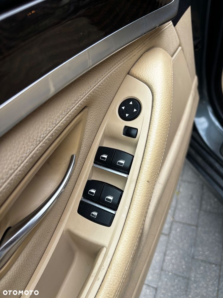 BMW Seria 5 520d - 24