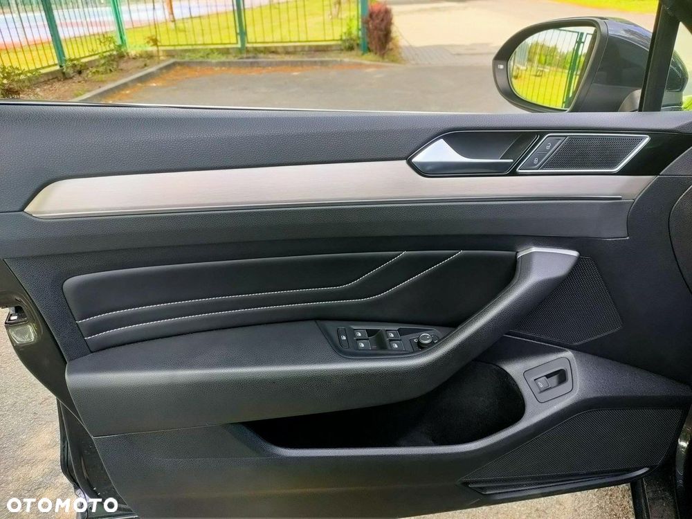 Volkswagen Passat - 14