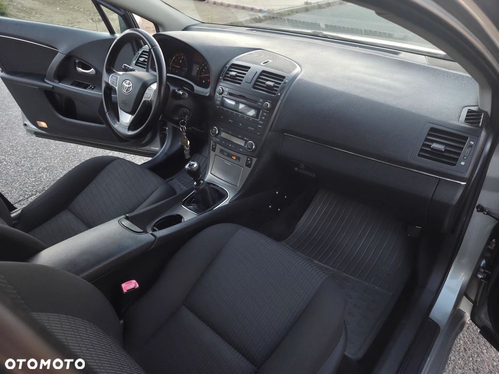 Toyota Avensis 1.8 Active - 19