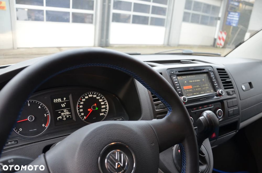 Volkswagen Caravelle - 25