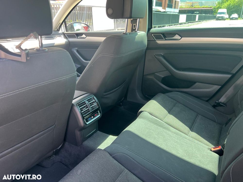 Volkswagen Passat 2.0 TDI Comfortline - 12