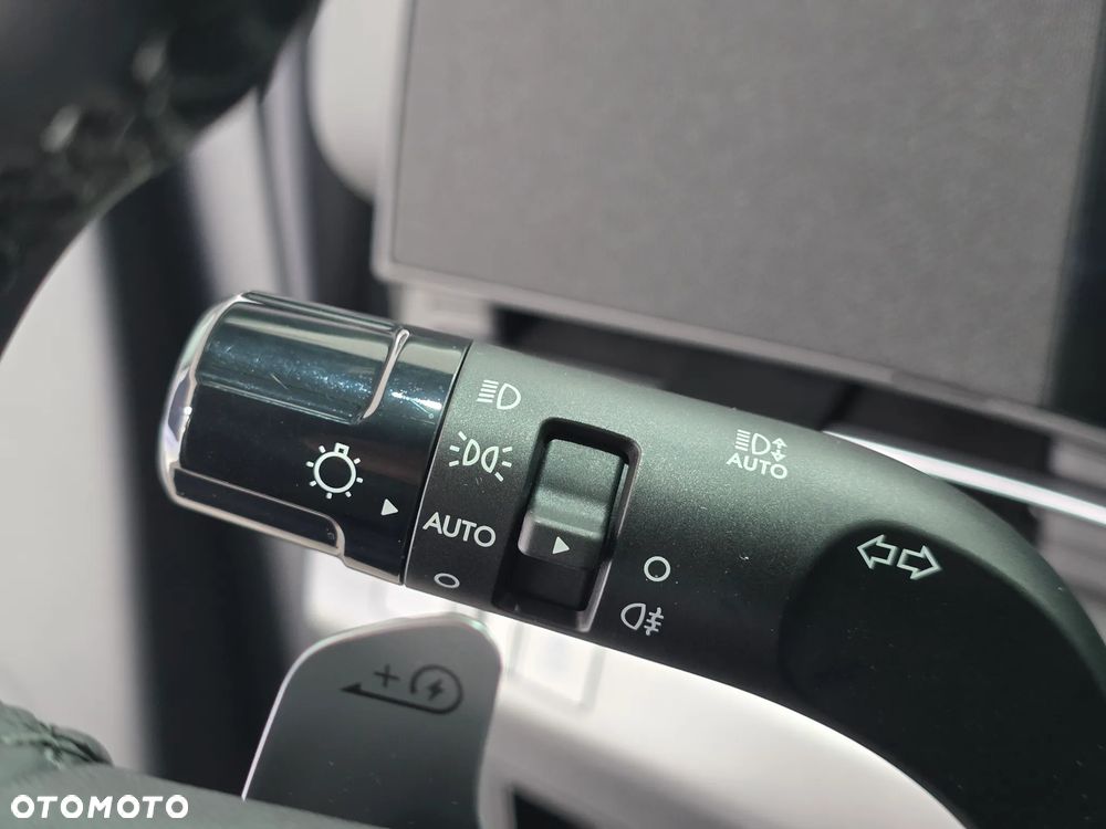 Hyundai Kona 64kWh Executive - 12