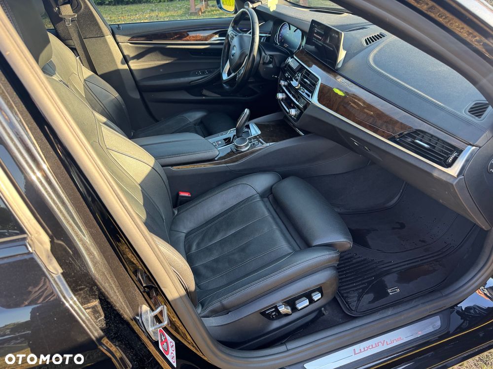 BMW Seria 5 530i xDrive Luxury Line sport - 28