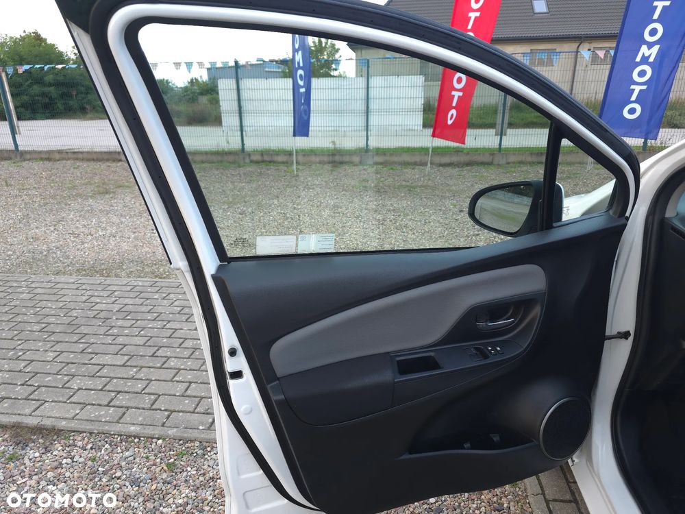 Toyota Yaris 1.33 Premium EU6 - 18