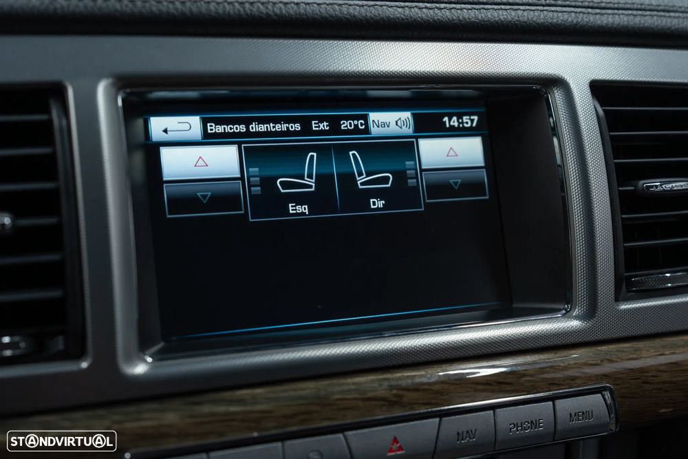 Jaguar XF 2.2 D Premium Luxury - 28