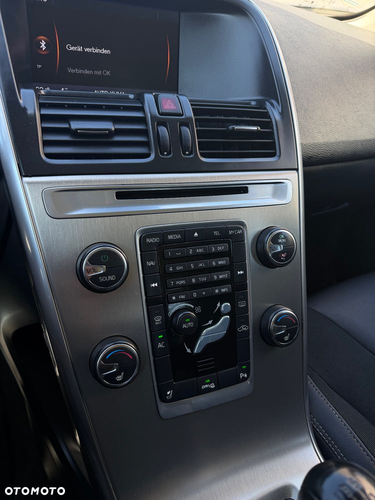 Volvo XC 60 D4 Momentum - 28