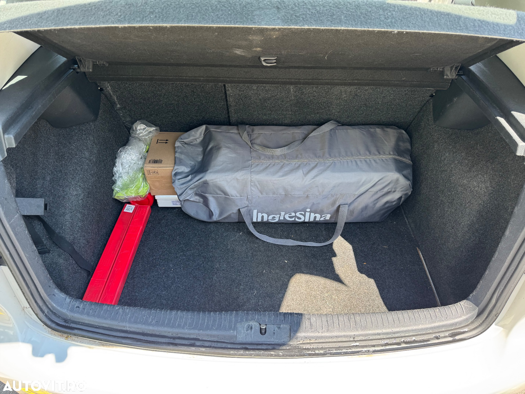 Volkswagen Golf 1.6 TDI DPF Trendline - 11