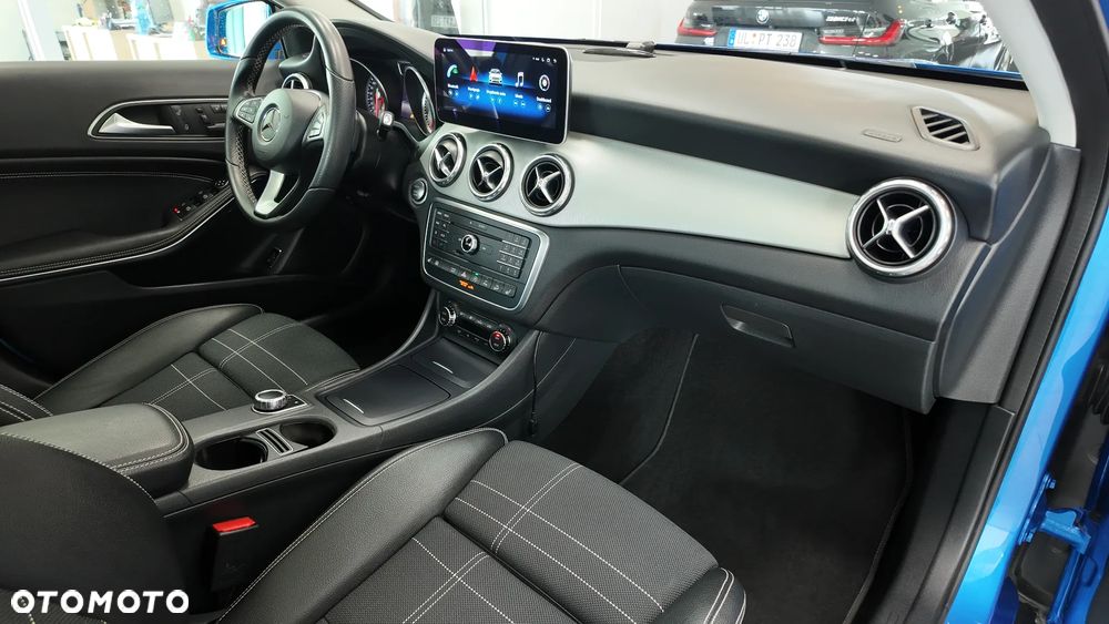 Mercedes-Benz GLA 250 4Matic 7G-DCT UrbanStyle Edition - 19