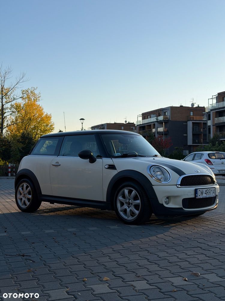 Mini One 2013 photo 2