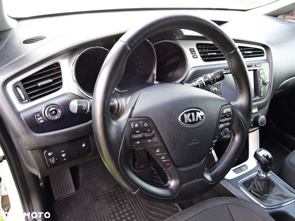 Kia Ceed - 31