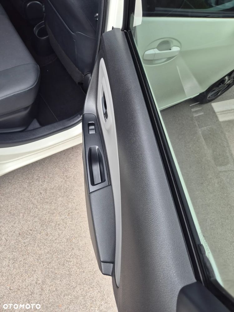 Toyota Yaris 1.5 VVT-i Selection - 24