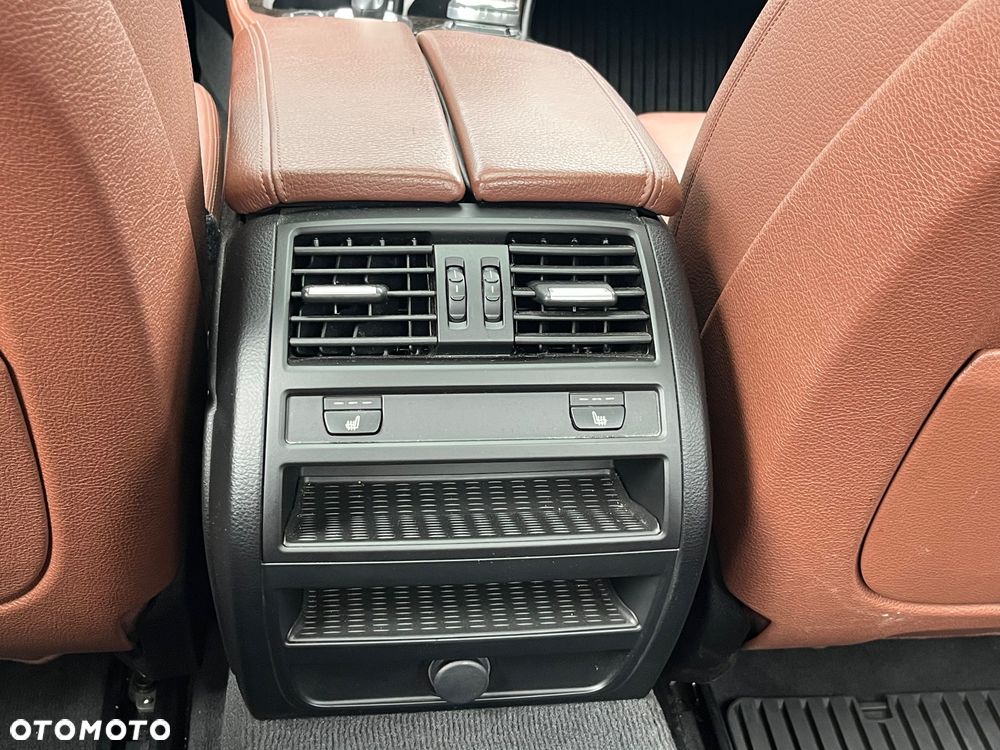 BMW Seria 5 535i xDrive - 14