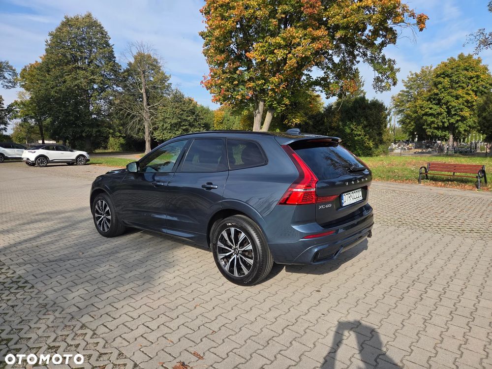 Volvo XC 60 B4 D Plus Dark - 17