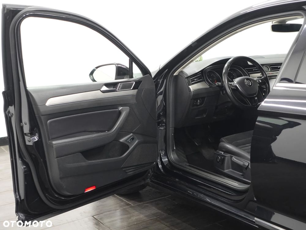 Volkswagen Passat - 15
