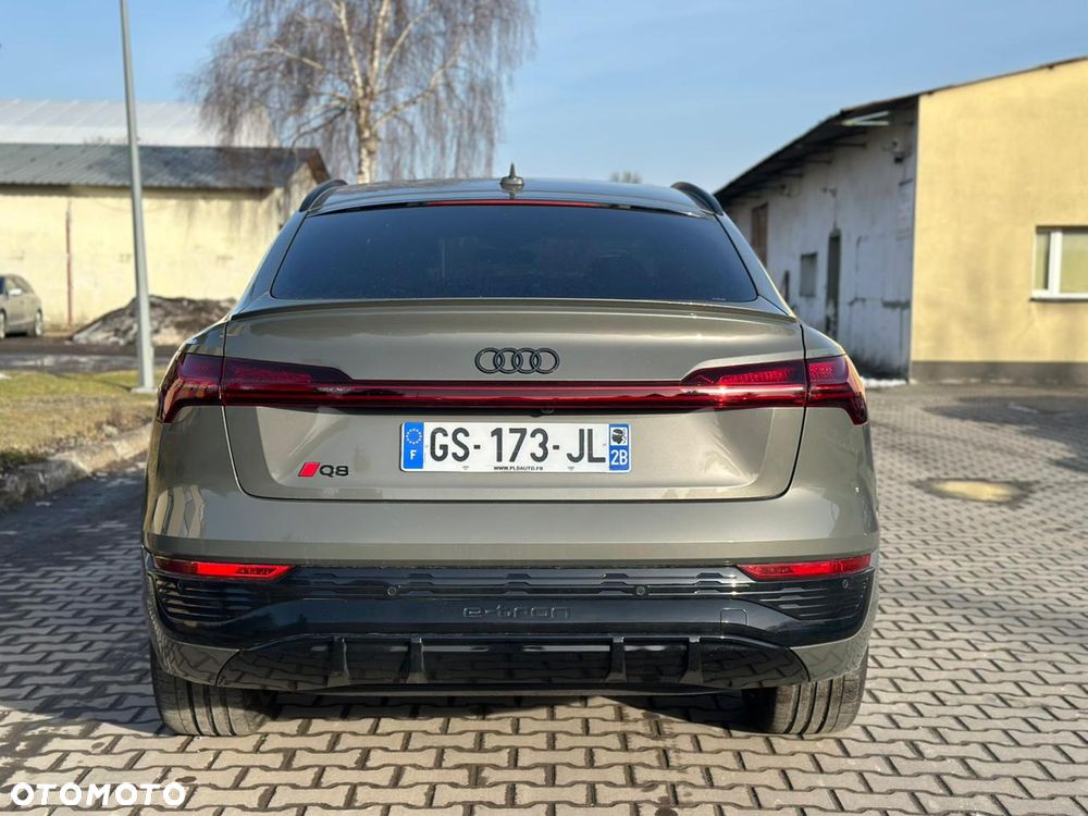 Audi Q8 Sportback e-tron - 3