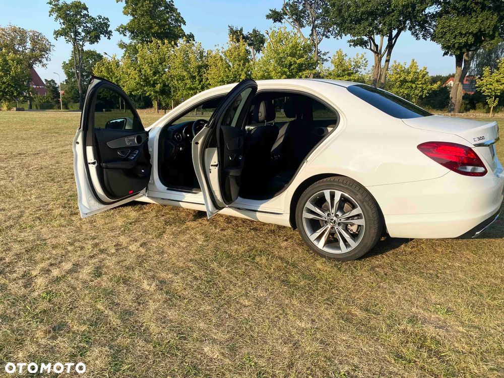 Mercedes-Benz Klasa C 300 9G-TRONIC Exclusive - 7