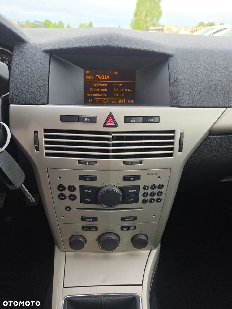 Opel Astra 1.8 Sport - 33