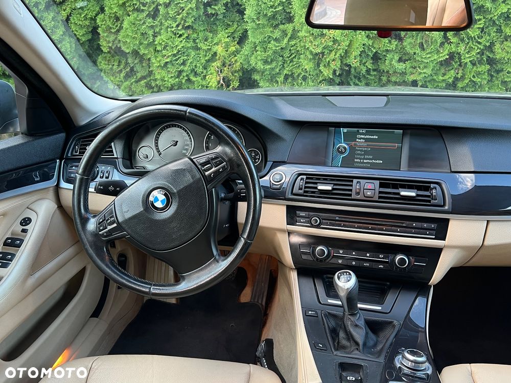 BMW Seria 5 523i - 7
