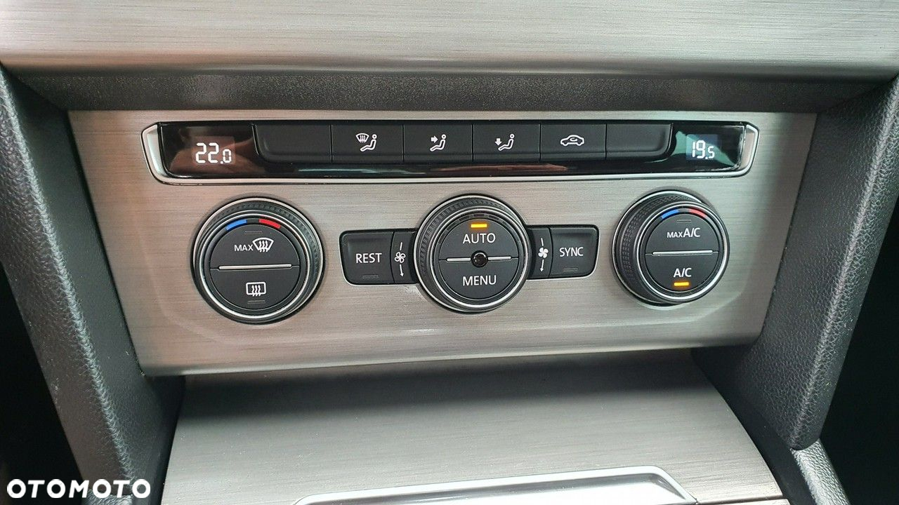 Volkswagen Passat Variant 2.0 TDI DSG (BlueMotion Technology) Trendline - 24