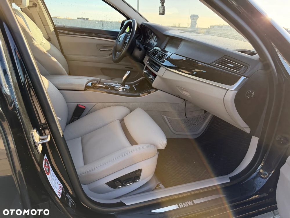 BMW Seria 5 535d xDrive - 17