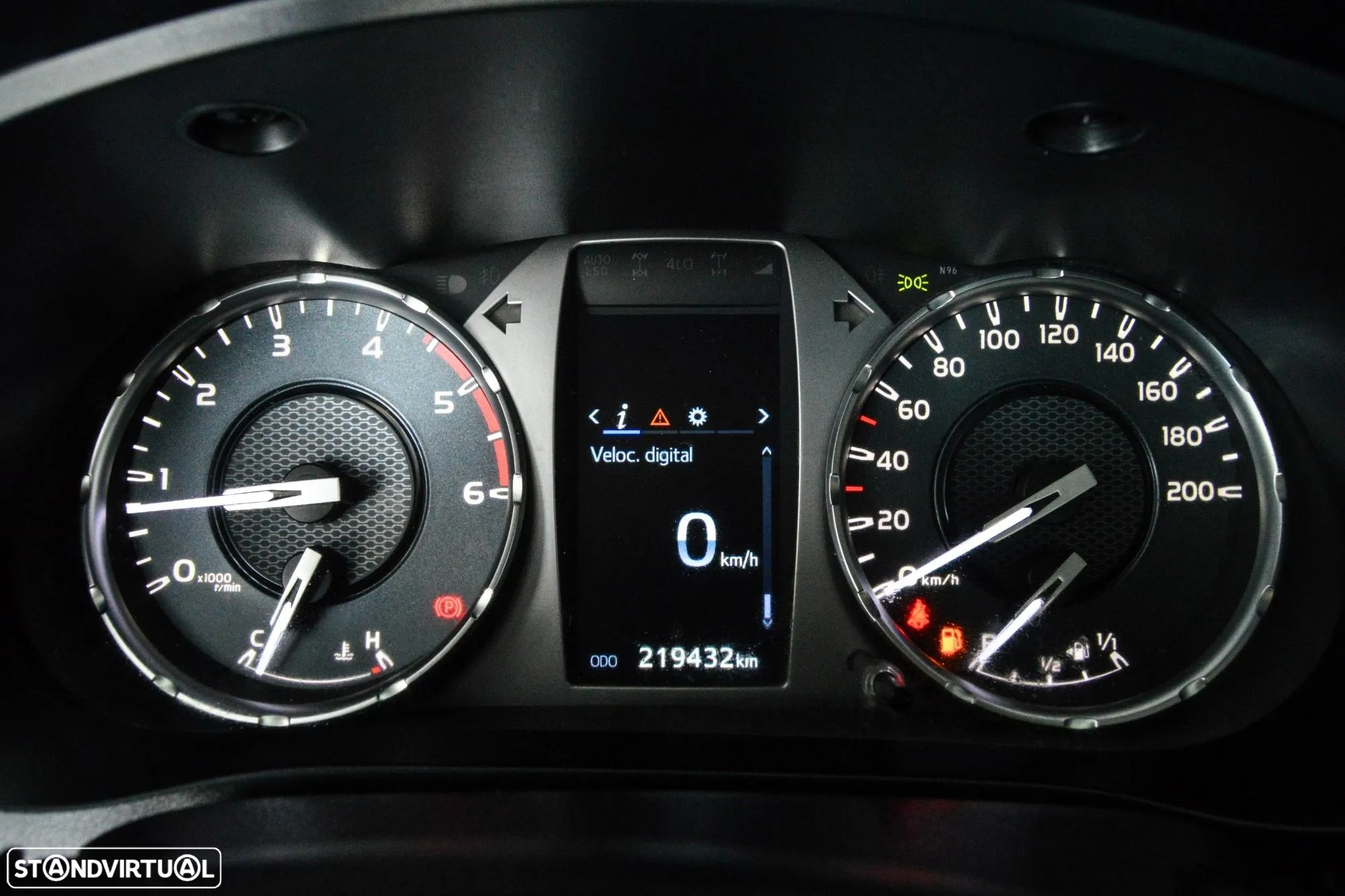 Toyota Hilux 2.4 D-4D 2WD CD CM - 34