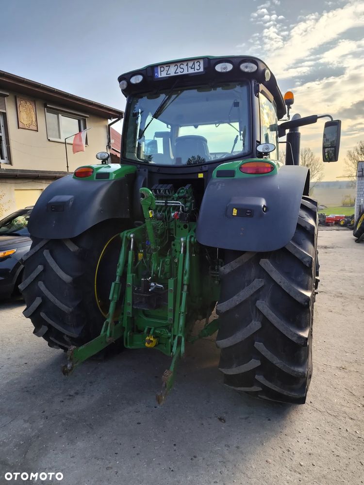 John Deere 6215R - 8