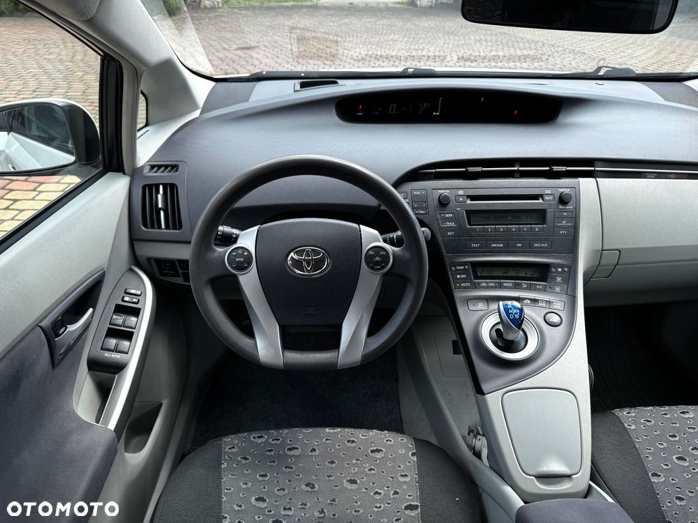 Toyota Prius 1.8 HSD Prestige - 11