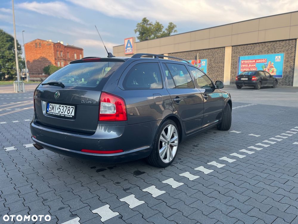 Skoda Octavia 2.0 TDI CR DPF DSG RS - 2