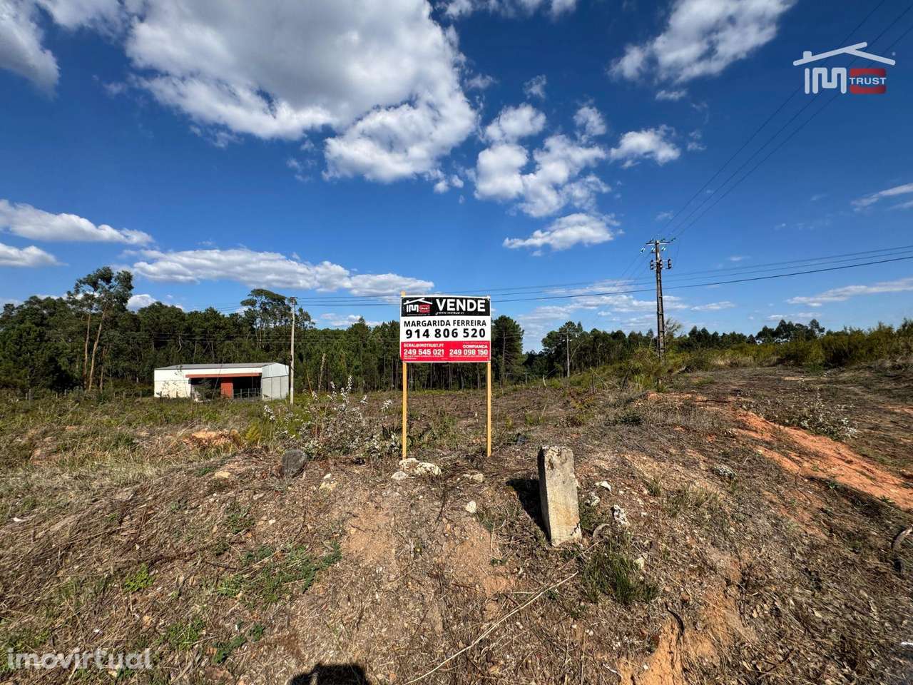 TERRENO COM 1670 m² E UMA ÁREA CONSTRUTIVEL DE 670 m² EM OURÉM - Grande imagem: 2/37