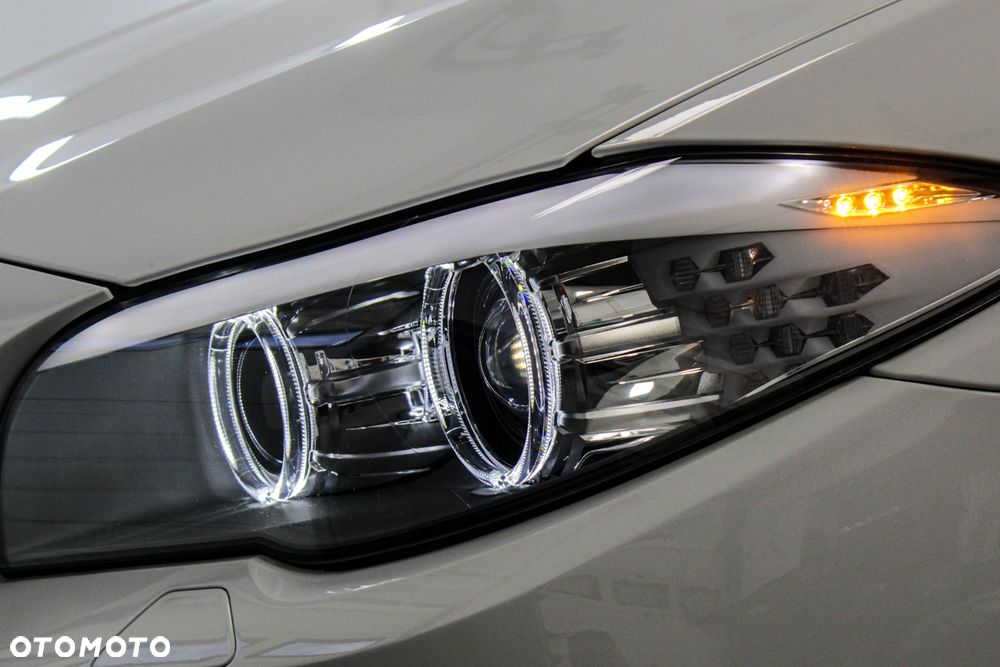 BMW Seria 5 525d xDrive - 17