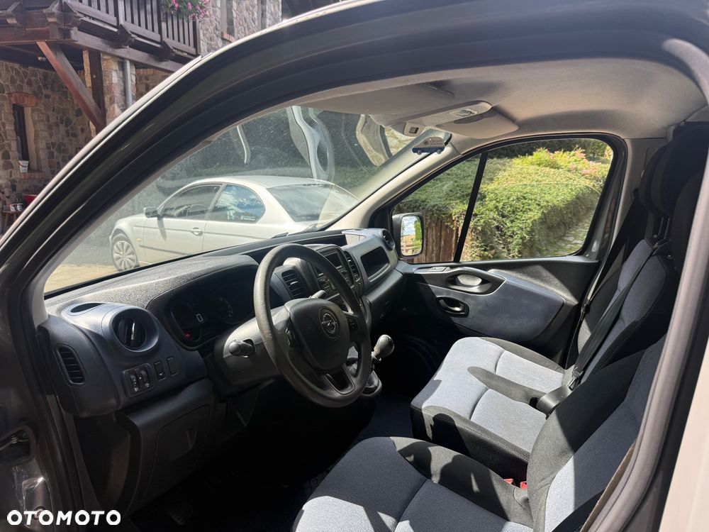Opel Vivaro - 11
