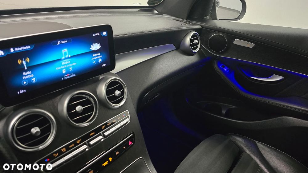 Mercedes-Benz GLC 220 d 4Matic 9G-TRONIC AMG Line Plus - 24