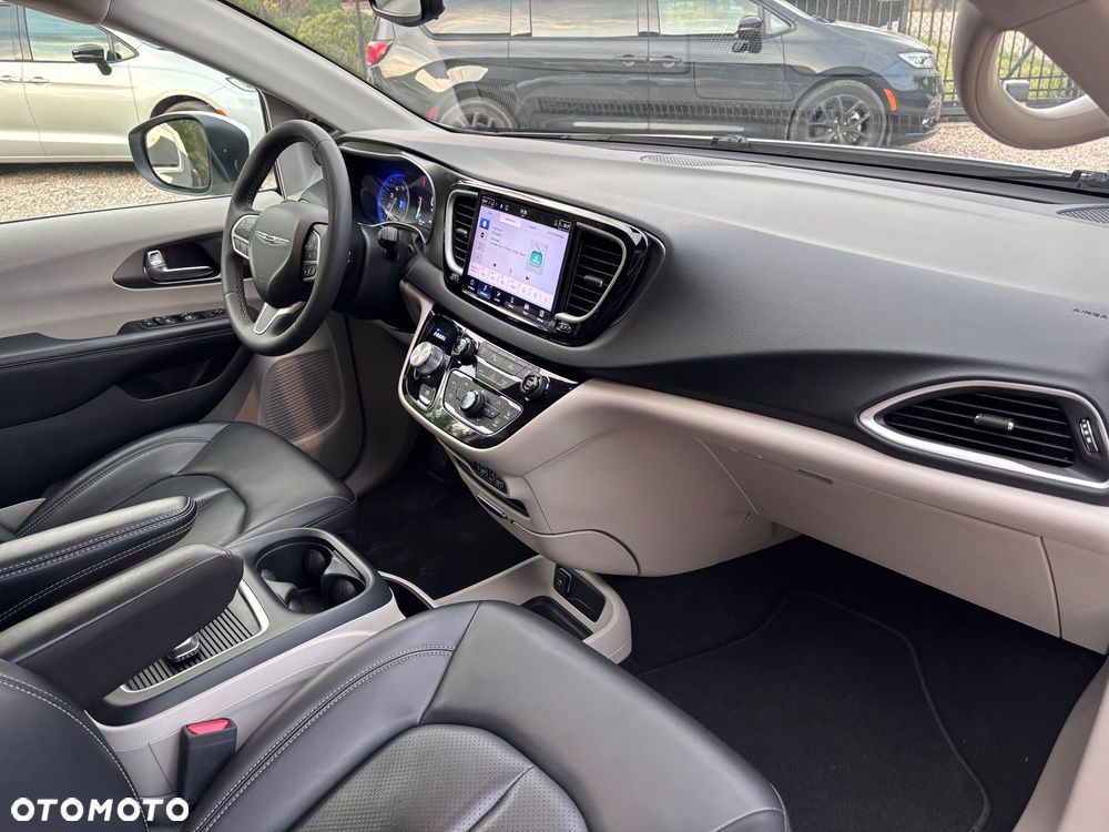 Chrysler Pacifica - 20