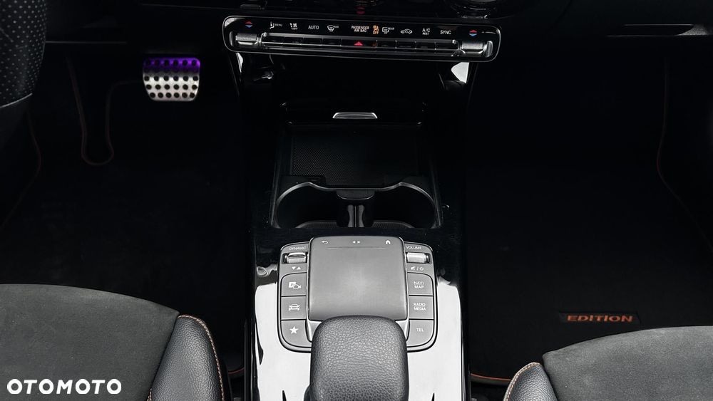 Mercedes-Benz CLA 220 4-Matic Edition 1 7G-DCT - 20