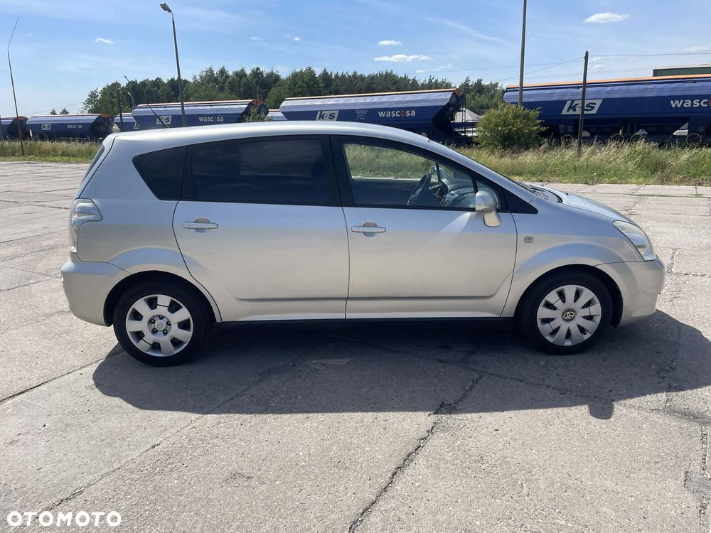 Toyota Corolla Verso 2.2 D-4D - 3