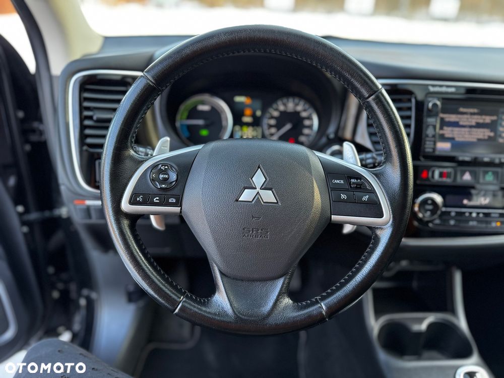 Mitsubishi Outlander 2.0 4WD Top - 12