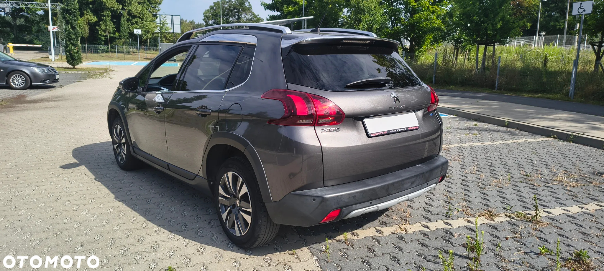 Peugeot 2008 1.2 Pure Tech Allure S&S - 5