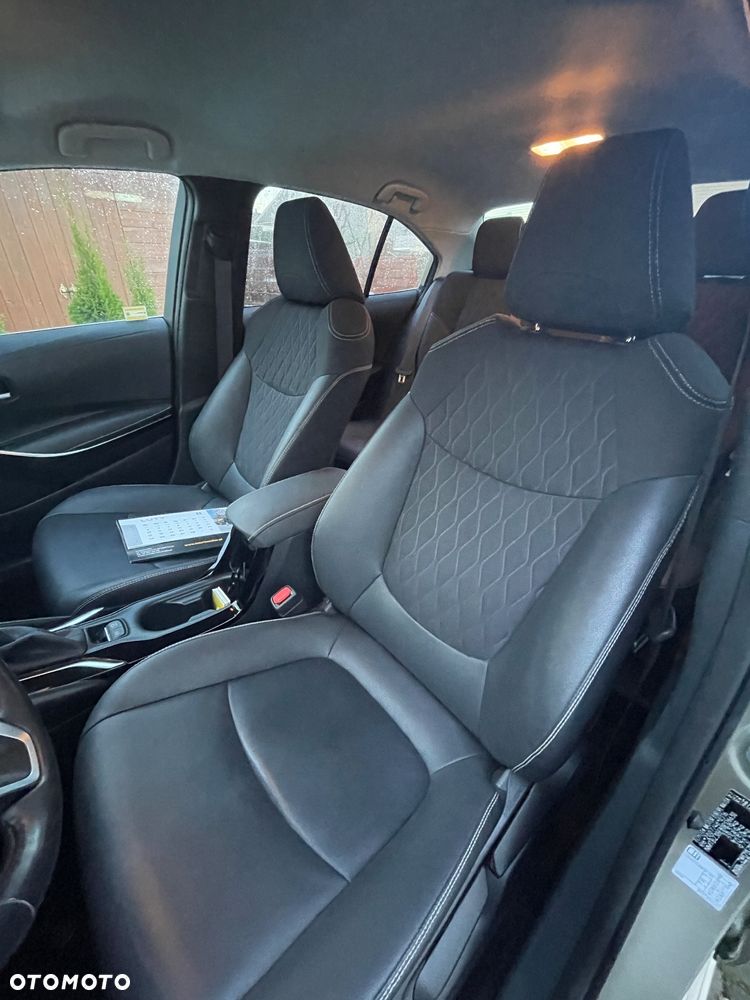 Toyota Corolla 1.8 Hybrid Executive - 23