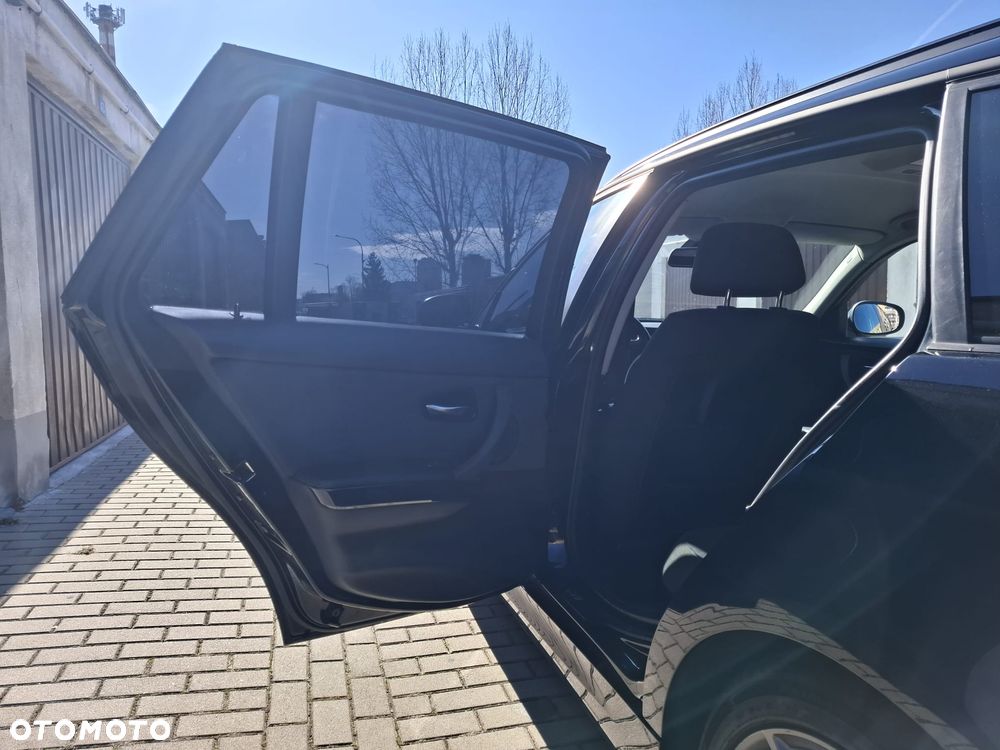 BMW Seria 3 318d DPF Edition Lifestyle - 27