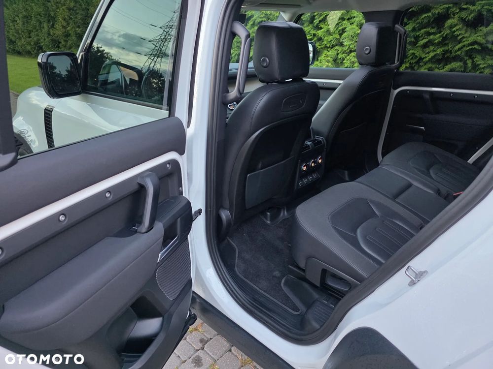 Land Rover Defender - 27