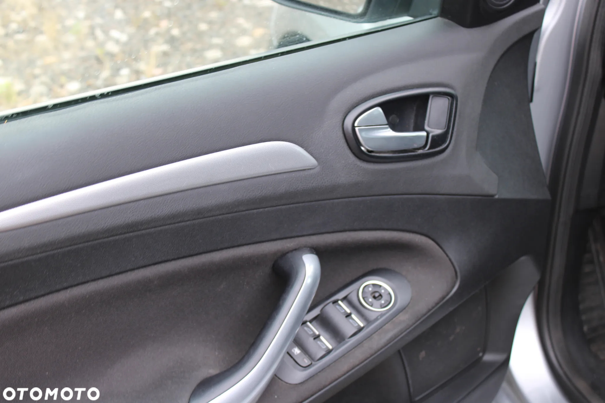 Ford Mondeo 2.0 FF Ghia - 16
