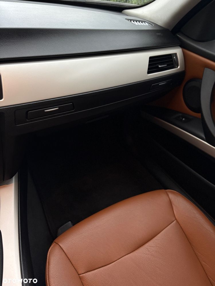 BMW Seria 3 318d - 16
