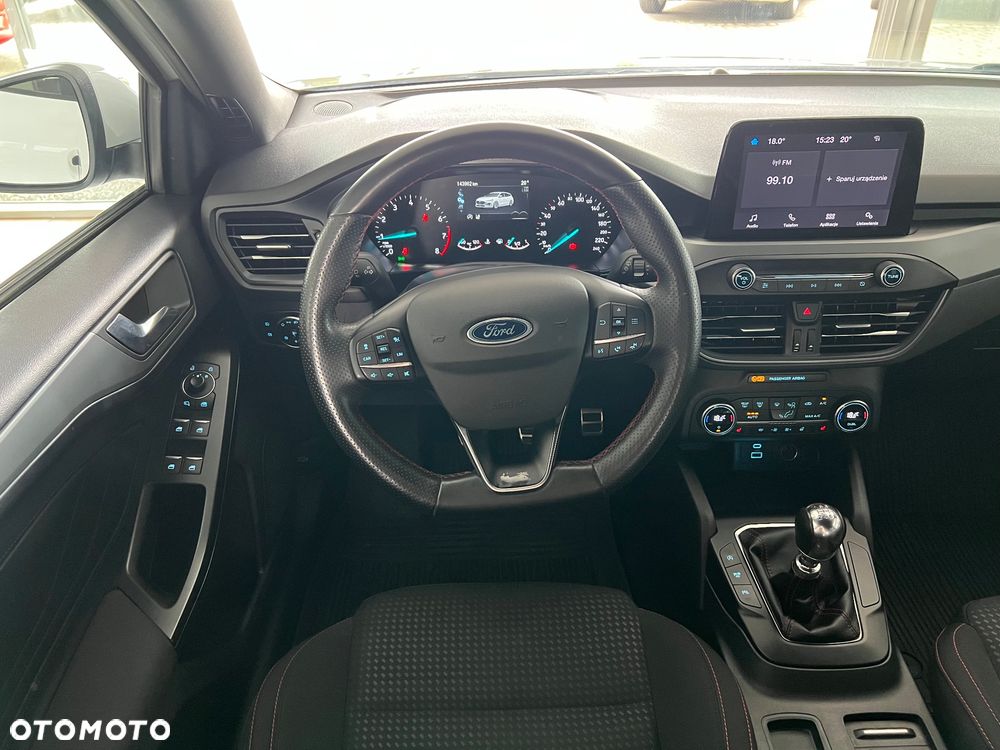 Ford Focus 1.0 EcoBoost mHEV ST-Line - 34