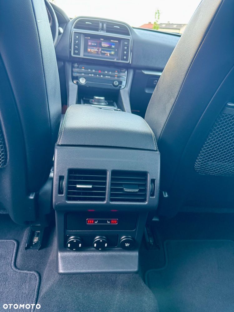 Jaguar F-Pace 2.0 i4P AWD R-Sport - 23