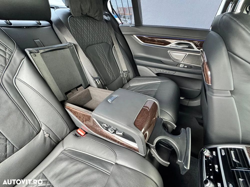 BMW Seria 7 730d xDrive MHEV - 30