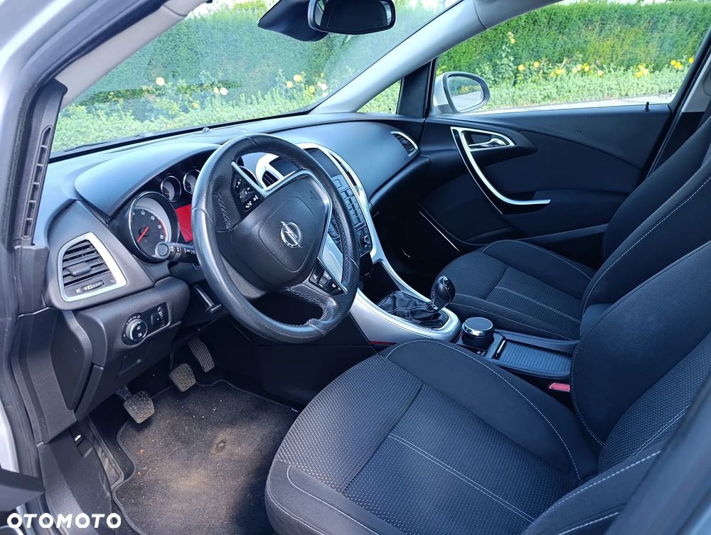 Opel Astra GTC 1.6 Turbo Edition - 9