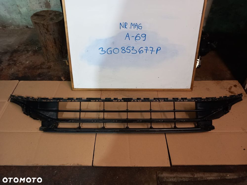 KRATKA ŚRODKOWA ZDERZAKA PRZÓD VW PASSAT B8 3G0853677P - 1
