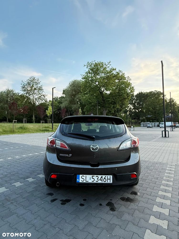 Mazda 3 1.6 Active + - 6