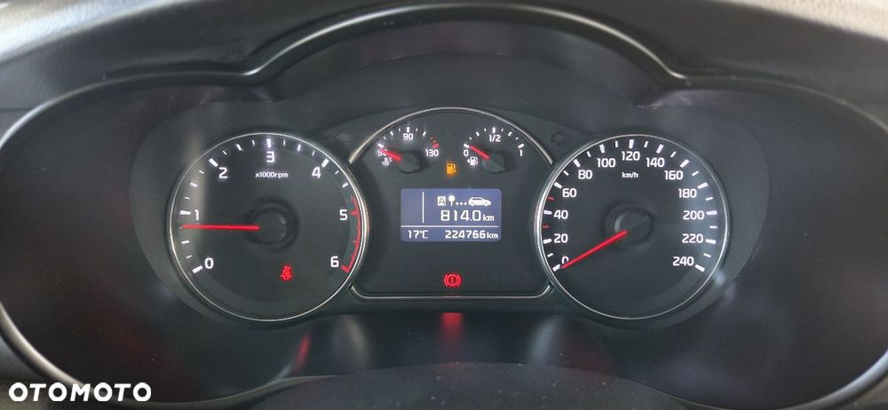 Kia Carens 1.7 CRDi 115 Dream Team Edition - 25