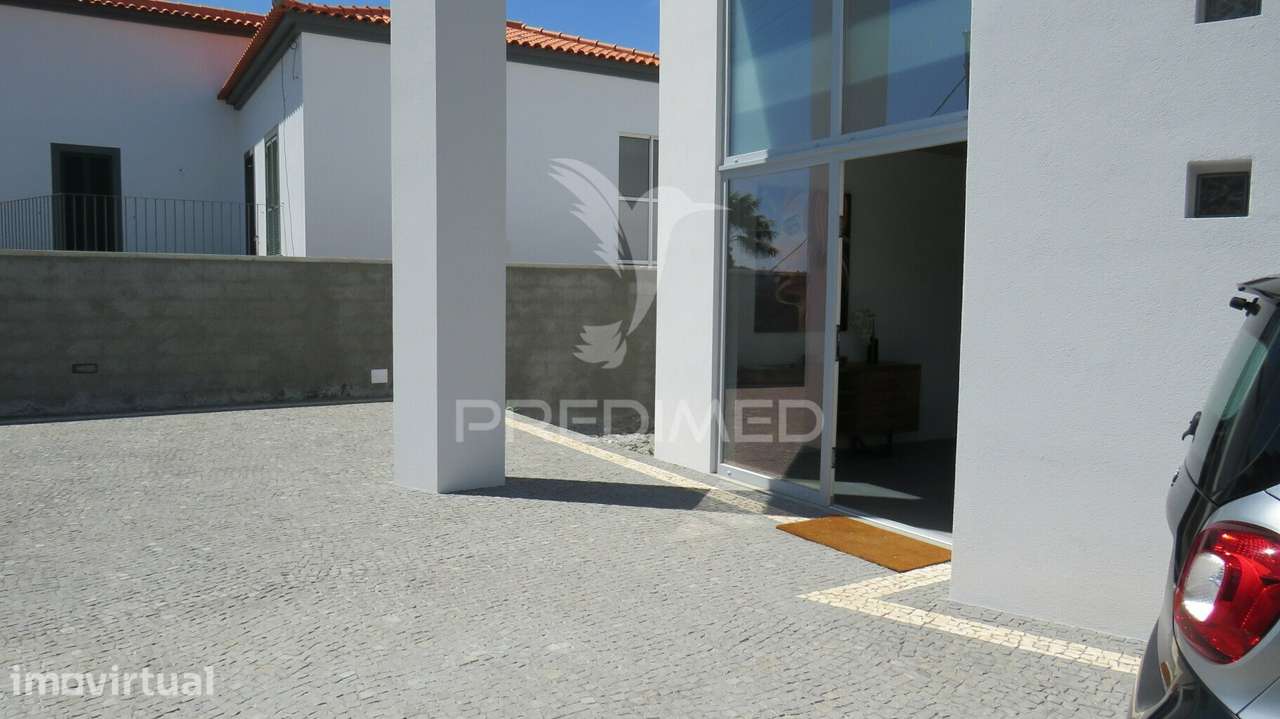 MORADIA MINIMALISTA NOVA V4 EM CÂMARA DE LOBOS - Grande imagem: 2/28
